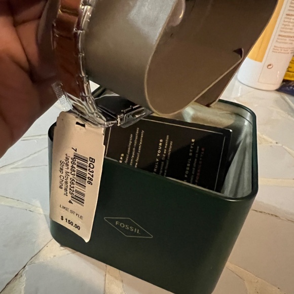 Brand new fossil watch - Picture 2 of 2